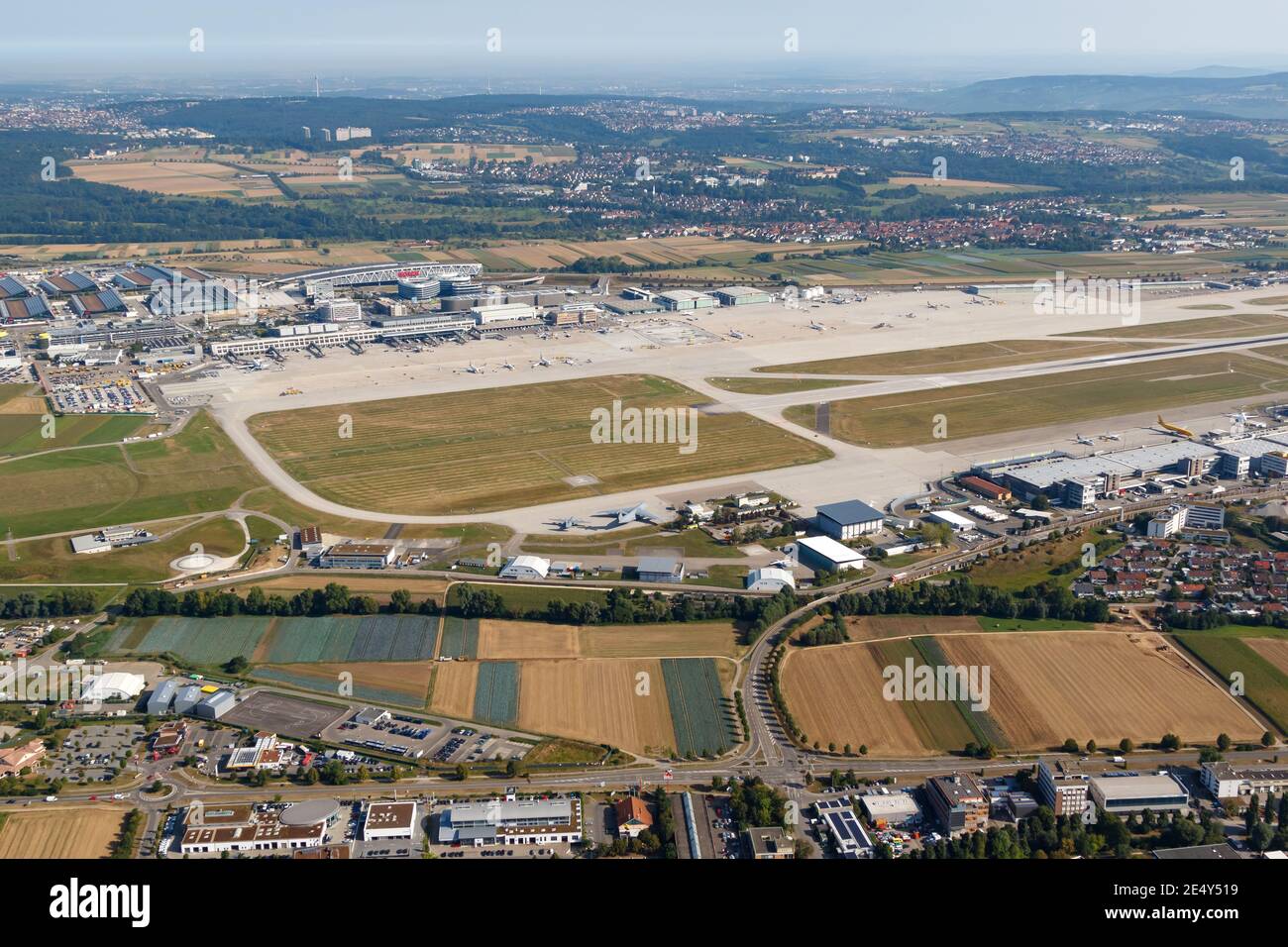 Stuttgart, Deutschland - 2. September 2016: Luftaufnahme des Stuttgarter Flughafens (STR) in Deutschland. Stockfoto