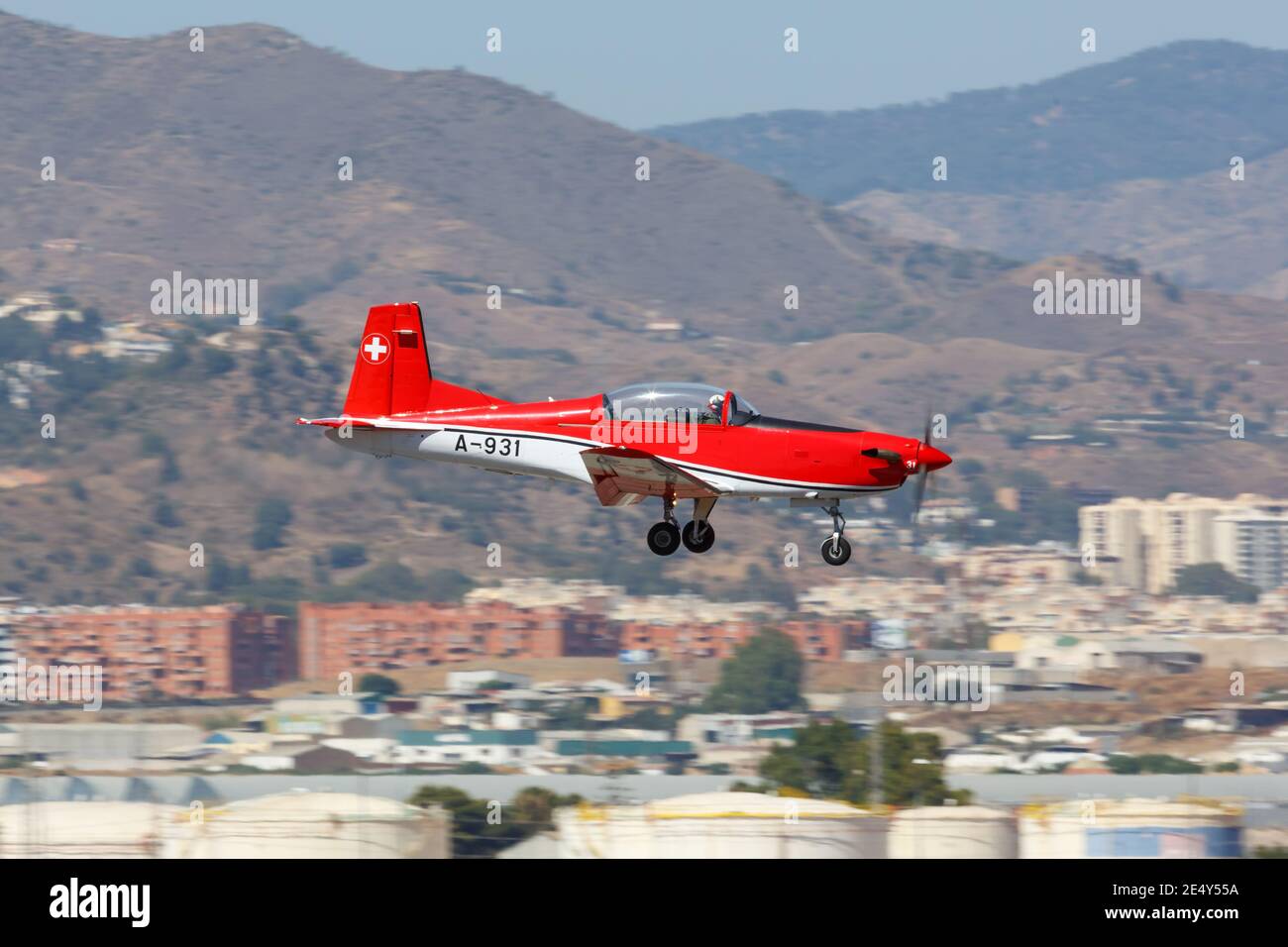 Malaga, Spanien - 28. Juli 2018: Flugzeug der Schweizer Armee Pilatus PC-7 am Flughafen Málaga (AGP) in Spanien. Stockfoto