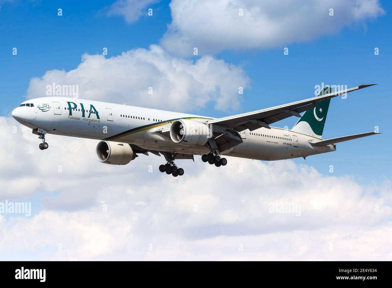 London, Vereinigtes Königreich - 31. Juli 2018: PIA Pakistan International Boeing 777 Flugzeug am Flughafen London Heathrow (LHR) im Vereinigten Königreich. Stockfoto