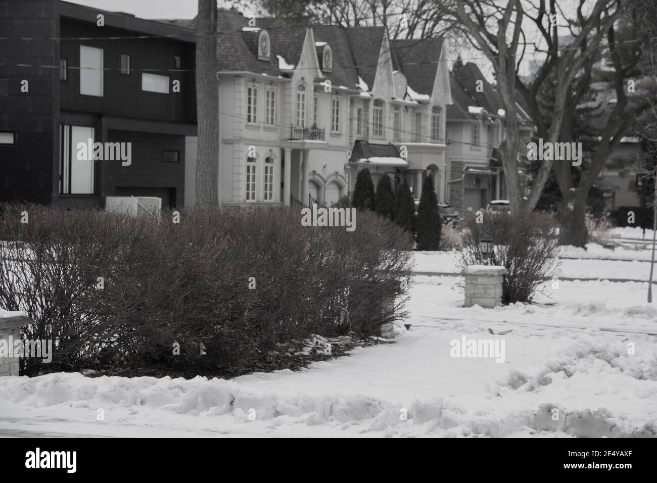 Vorstadthäuser im Winter Stockfoto