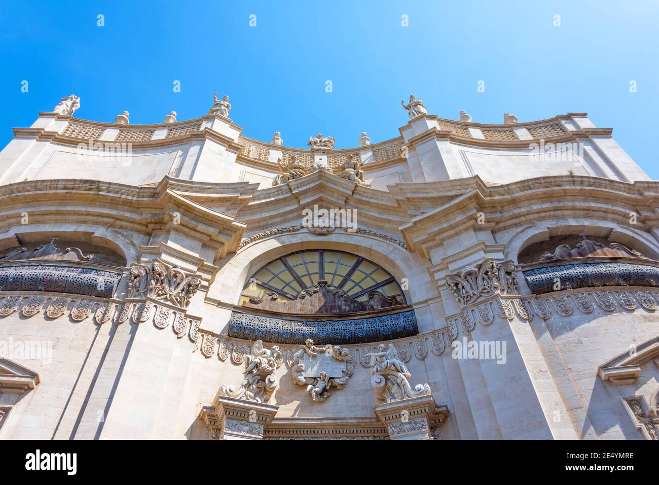 Blick auf die Kathedrale Sant Agata auf der Piazza del Duomo in Catania. Sizilien. Italien Stockfoto