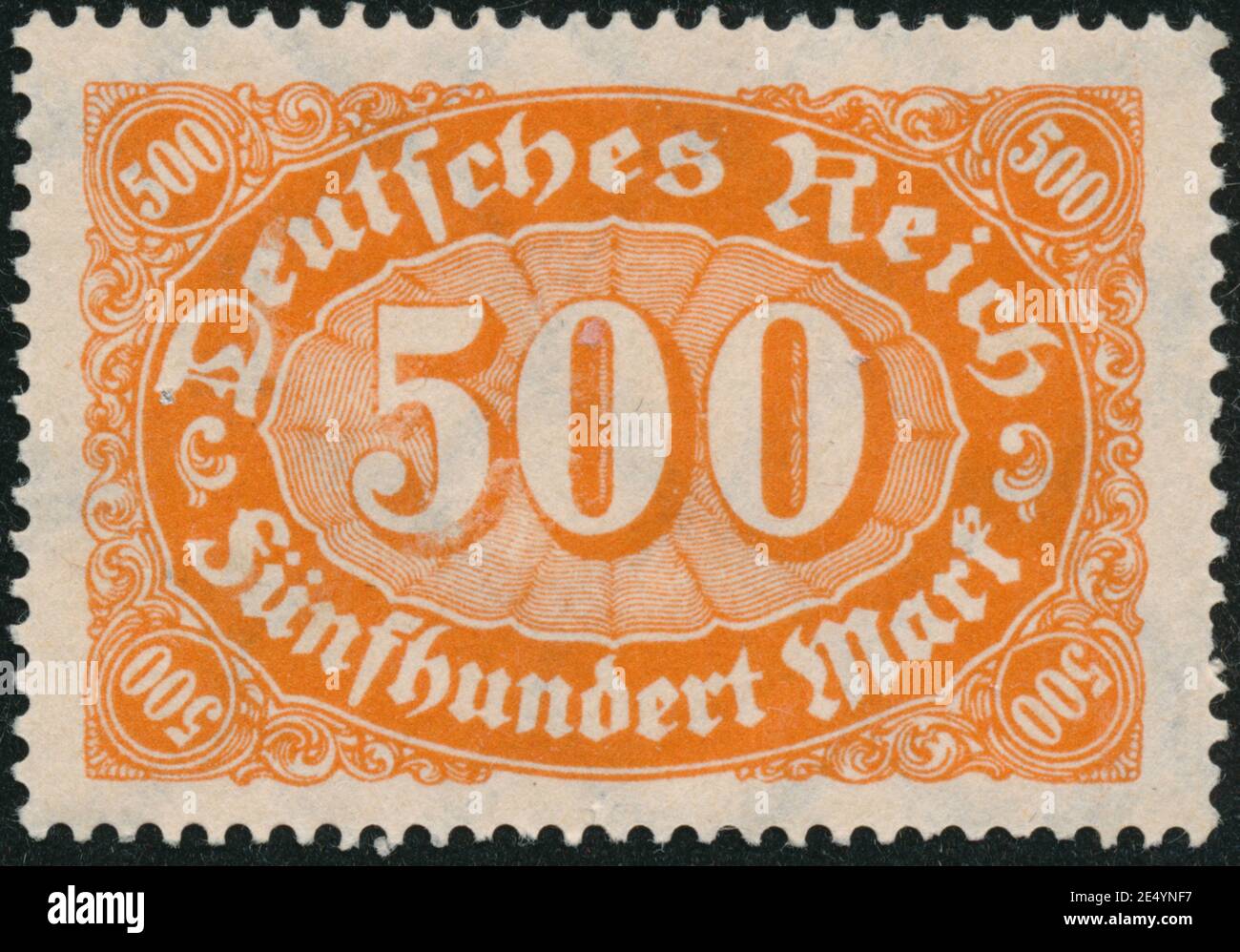 POLTAVA, UKRAINE - 25. Januar 2021. In Deutschland um 1922 gedruckte Jahrgangsstempel zeigen die Nominalwerte Stockfoto