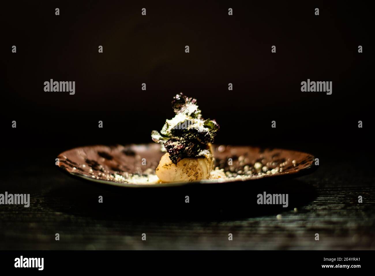 Gericht aus Hechtbarsch, Kürbis und Meerrettich in einem Restaurant Stockfoto