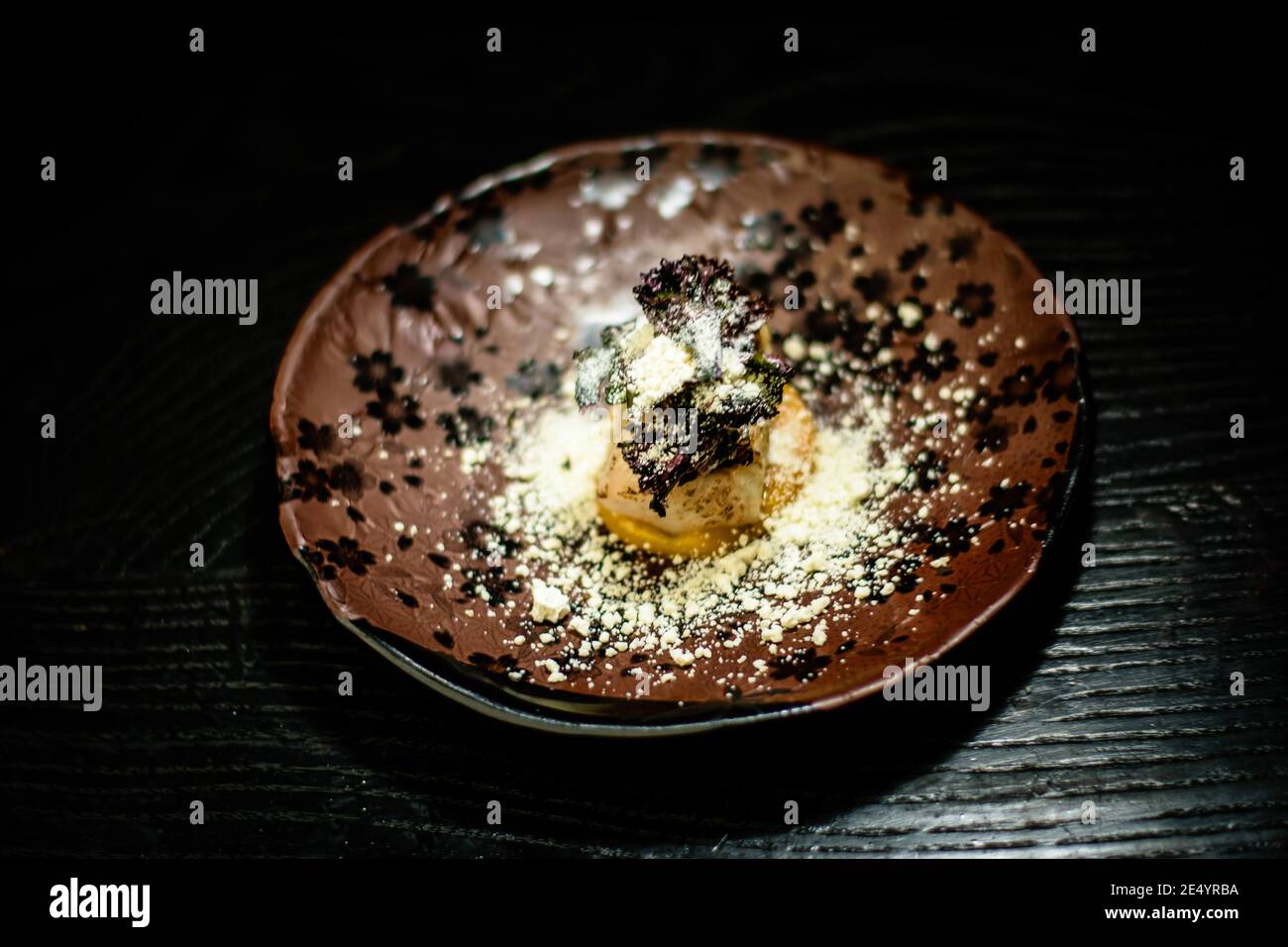 Gericht aus Hechtbarsch, Kürbis und Meerrettich in einem Restaurant Stockfoto