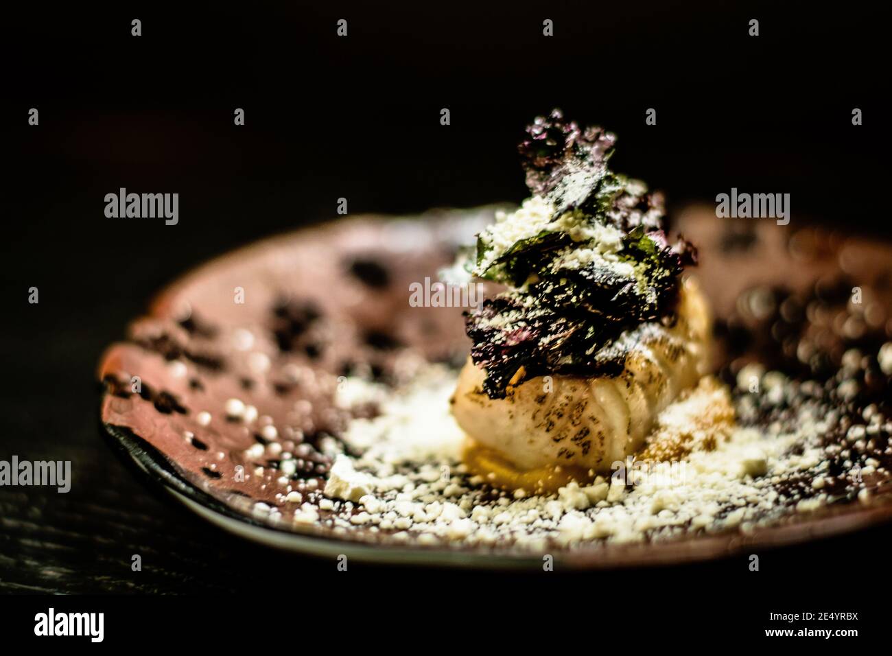 Gericht aus Hechtbarsch, Kürbis und Meerrettich in einem Restaurant Stockfoto