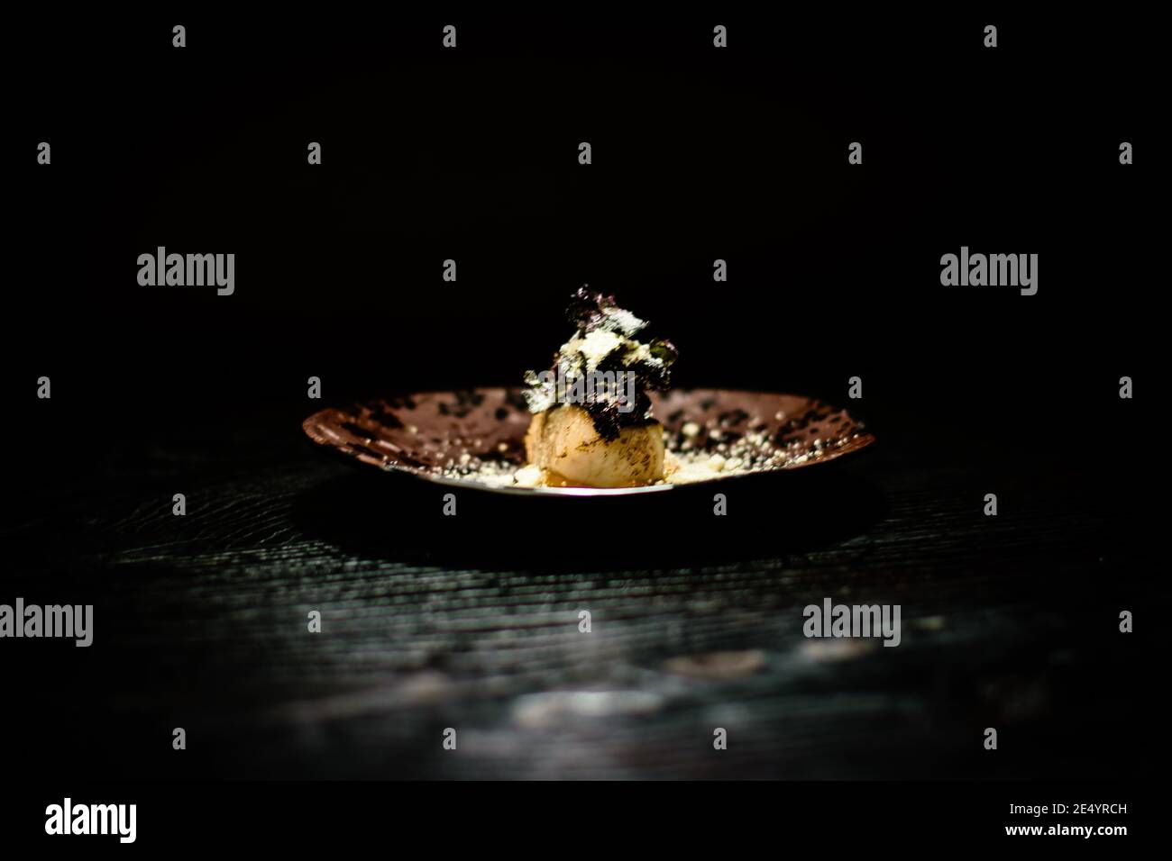 Gericht aus Hechtbarsch, Kürbis und Meerrettich in einem Restaurant Stockfoto