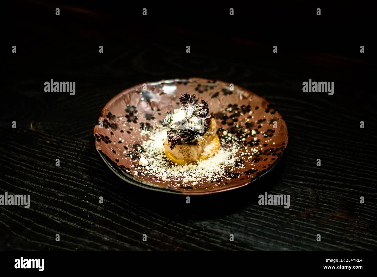 Gericht aus Hechtbarsch, Kürbis und Meerrettich in einem Restaurant Stockfoto