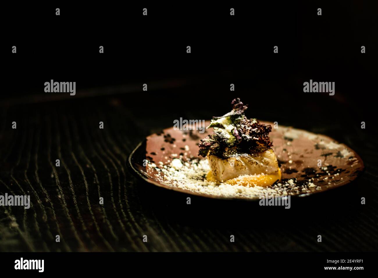 Gericht aus Hechtbarsch, Kürbis und Meerrettich in einem Restaurant Stockfoto
