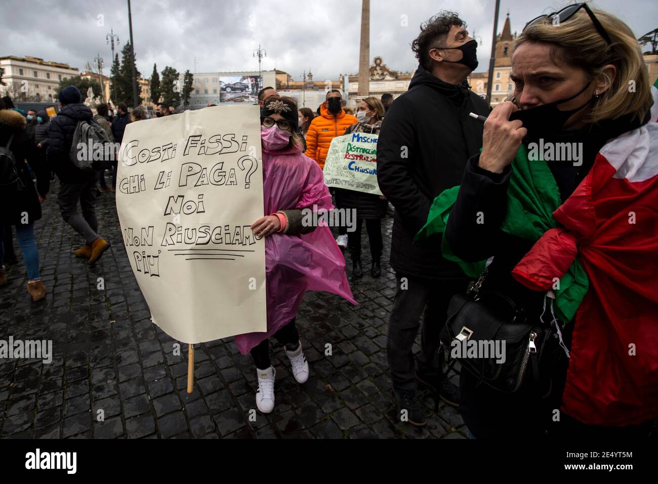 Rom, Italien. Januar 2021. Rom, 25/01/2021. Heute wird auf der Piazza del Popolo eine nationale Demonstration durchgeführt, um die dramatische Situation der italienischen Gastgewerbe während der sogenannten zweiten Welle der Pandemie Covid-19/Coronavirus hervorzuheben und die Regierung aufzufordern, für sofortige Investitionen, Hilfen (Ristori) und Maßnahmen zur Rettung ihrer Industrie zu handeln. Kredit: LSF Foto/Alamy Live Nachrichten Stockfoto