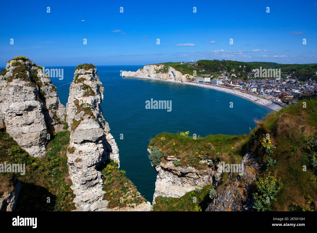 Weitansicht von ]Etretat, Normandie, Frankreich Stockfoto