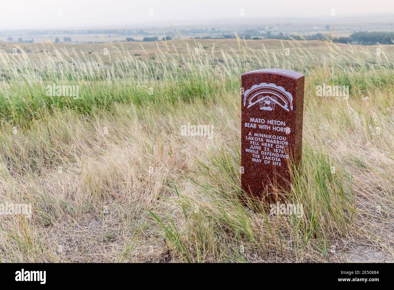 Marker, an dem ein Lakota-Krieger am Little Bighorn Battlefield National Monument, Hardin, Montana, USA starb Stockfoto