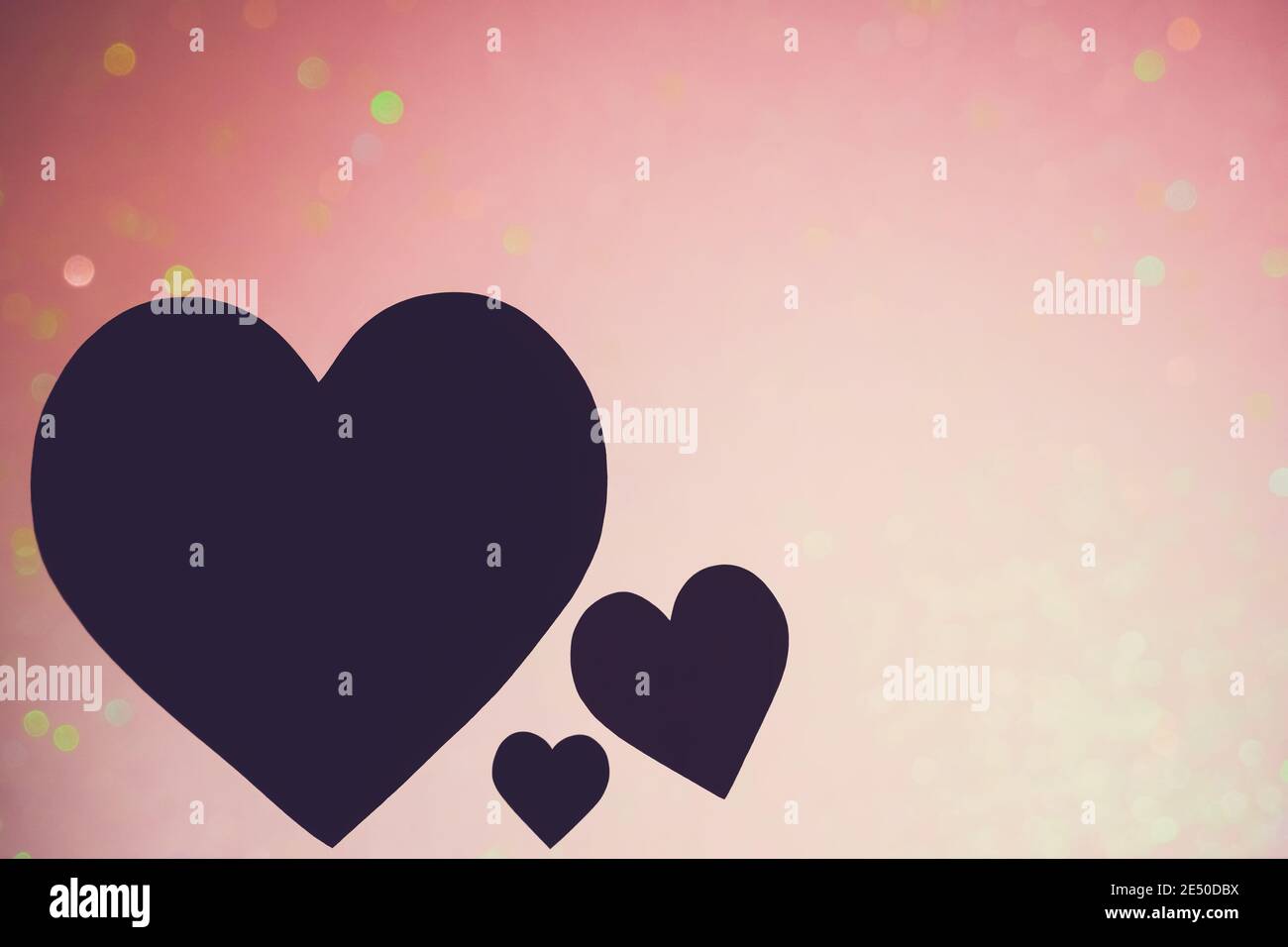 Valentinstag Konzept und Hintergrund. Silhouette Herz Formen isoliert auf rosa Bokeh Hintergrund. Stockfoto