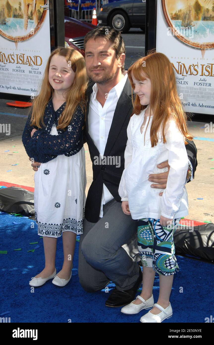 Gerald Butler und die Nichten Katie und Rachel Butler kommen zur Weltpremiere von "Nim's Island" am Sonntag, 30,2008. März im Grauman's Chinese Theatre in Hollywood, CA, USA. Foto von David Miller/ABACAPRESS.COM Stockfoto