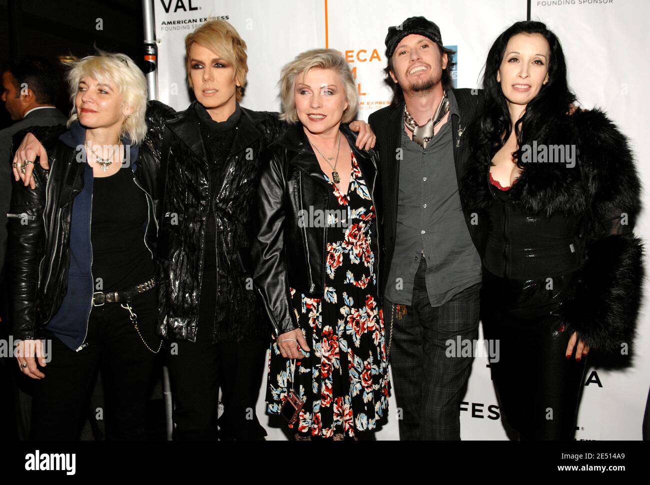 (L-R) Greta Brinkman, Miss Guy, Debbie Harry Michael Schmidt und Raphael posieren bei der Premiere von 'Squeezebox' im Rahmen des Tribeca Film Festivals 2008 an der New School in New York City, NY, USA am 25. April 2008. Foto von Donna ward/ABACAPRESS.COM Stockfoto