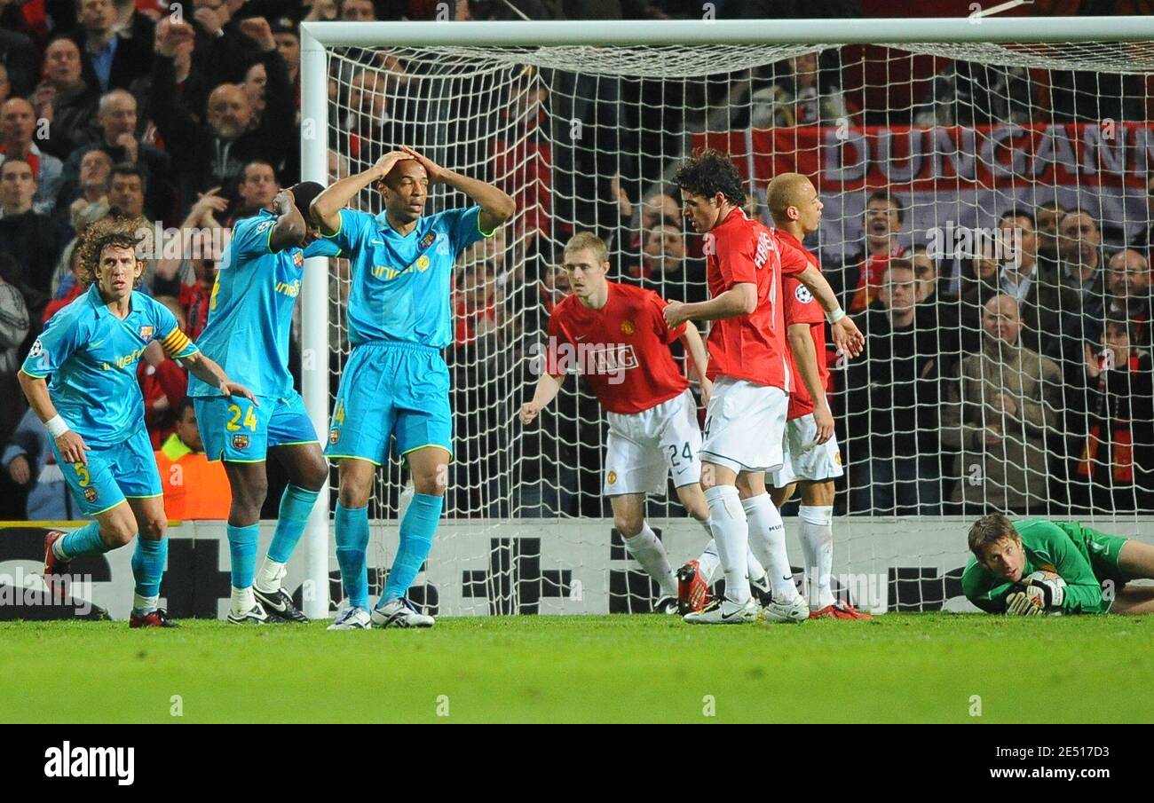 Thierry Henry, FC Barcelona, ist niedergeschlagen, nachdem er während des UEFA Champions League Halbfinale des Fußballs in der zweiten Etappe zwischen Manchester United und Barcelona am 29 2008. April im Old Trafford in Manchester, England, eine Chance verpasst hat. Manchester gewann 1:0. Foto von Steeve McMay/Cameleon/ABACAPRESS.COM Stockfoto