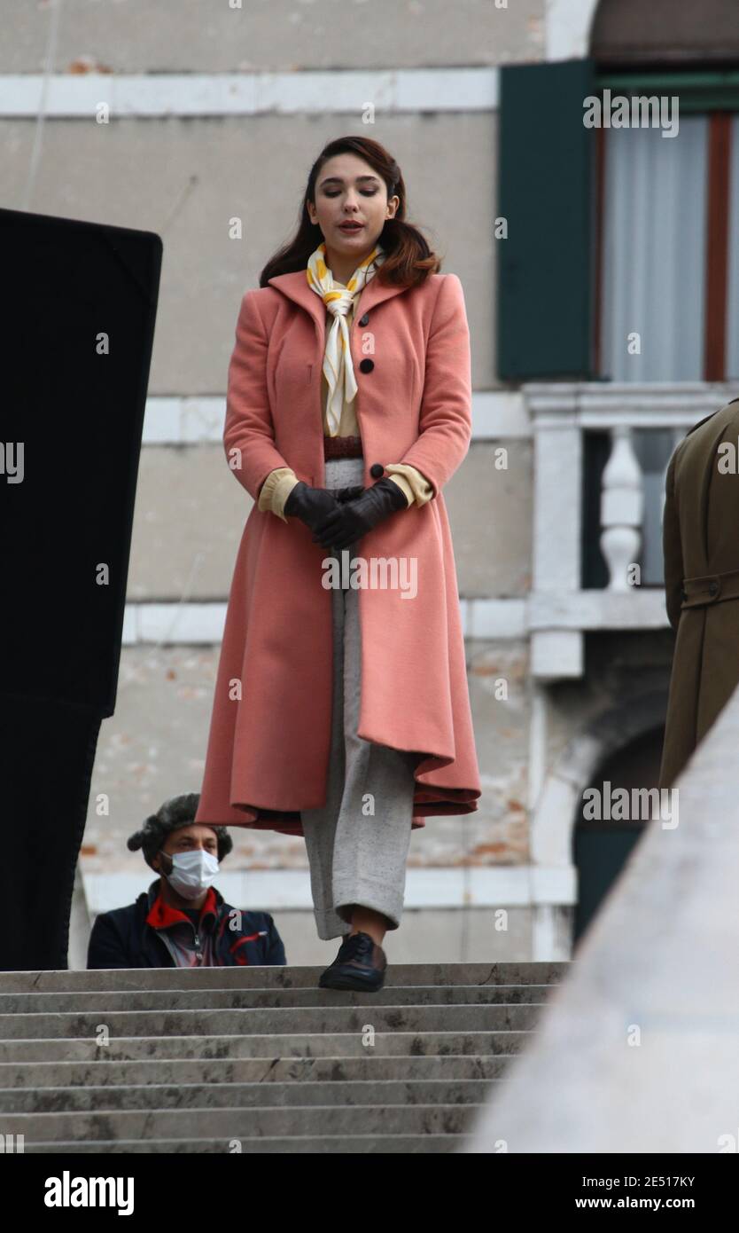 VENEDIG, ITALIEN - JANUAR 25: Schauspielerin Matilda De Angelis am Set während der Dreharbeiten zu "über den Fluss und in die Bäume" am 25. Januar 2021 in Venedig Stockfoto