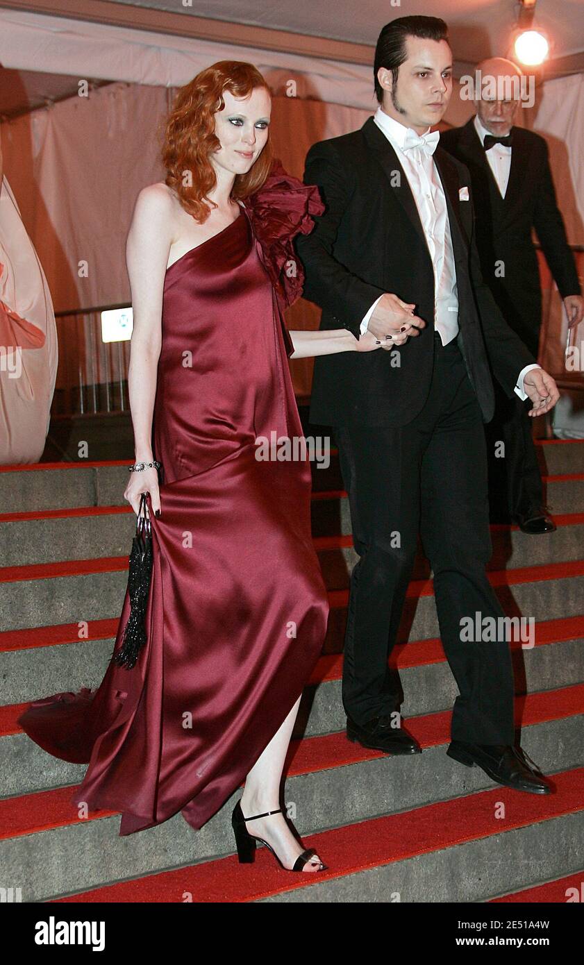 Karen Elson And Jack White Stockfotos Und Bilder Kaufen Alamy