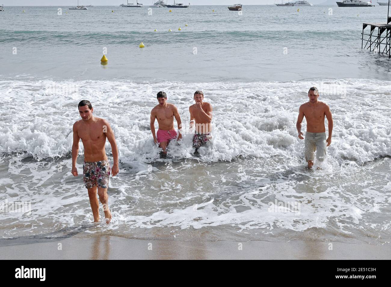 Franck Esposito, französischer Coach und ehemaliger Schwimmer, präsentiert seine neue Kollektion am Strand Miramar auf der Croisette in Cannes, Frankreich am 12. Mai 2008. Foto von Capbern/Cameleon/ABACAPRESS.COM Stockfoto