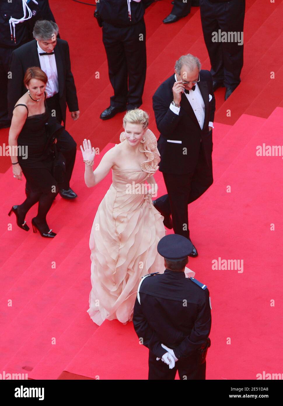 Cate Blanchett sah, wie sie am 14. Mai 2008 im Palais des Festivals in Cannes, Frankreich, auf dem roten Teppich ankam, um den Film "Blindheit" von Fernando Meirelles zu sehen, der im Wettbewerb und bei der Eröffnung der 61. Internationalen Filmfestspiele von Cannes gezeigt wurde. Foto-Pool von Arsov/ABACAPRESS.COM Stockfoto