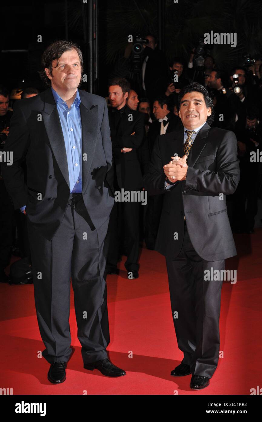 Fußballlegende Diego Maradona und Regisseur Emir Kusturica sahen am 20. Mai 2008 im Palais des Festivals in Cannes, Südfrankreich, zur Vorführung von Emir Kusturicas Film 'Maradona by Kusturica' bei den 61. Filmfestspielen in Cannes ankommen. Foto von Hahn-Nebinger-Orban/ABACAPRESS.COM Stockfoto