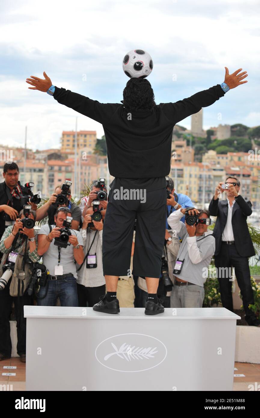 Argentiniens Fußballlegende Diego Maradona während der Fotoaufnahme für Emir Kusturicas Film "Maradona von Kusturica", im Palais des Festivals während der 61. Internationalen Filmfestspiele von Cannes in Cannes, Frankreich am 20. Mai 2008. Foto von Hahn-Nebinger-Orban/ABACAPRESS.COM Stockfoto