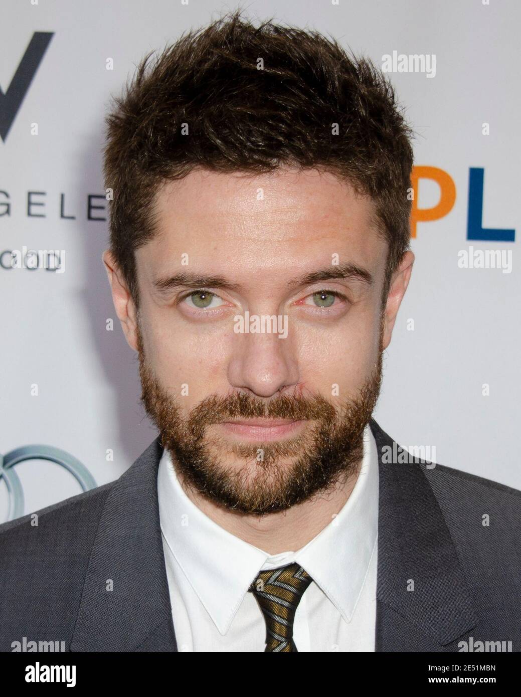 13. Mai 2013, Westwood, Kalifornien, USA: Topher Grace nimmt an Geffen Playhouse's Annual ''Backstage at the Geffen'' Gala Teil. (Bild: © Billy Bennight/ZUMA Wire) Stockfoto