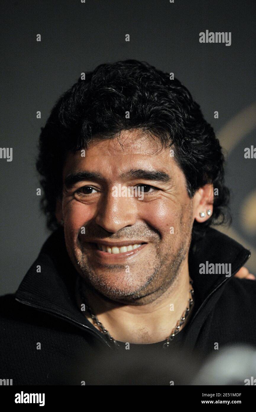 Diego Maradona nimmt an der "Maradona" Pressekonferenz im Palais des Festivals während der 61. Internationalen Filmfestspiele von Cannes am 20. Mai 2008 in Cannes, Frankreich, Teil. Foto von Eric Catarina/Pool/ABACAPRESS.COM Stockfoto