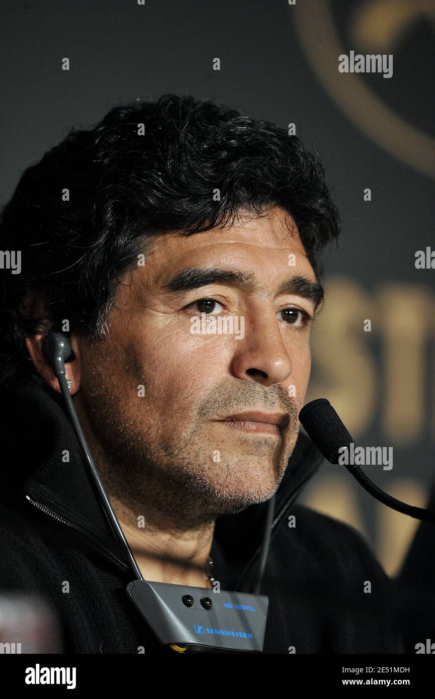 Diego Maradona nimmt an der "Maradona" Pressekonferenz im Palais des Festivals während der 61. Internationalen Filmfestspiele von Cannes am 20. Mai 2008 in Cannes, Frankreich, Teil. Foto von Eric Catarina/Pool/ABACAPRESS.COM Stockfoto