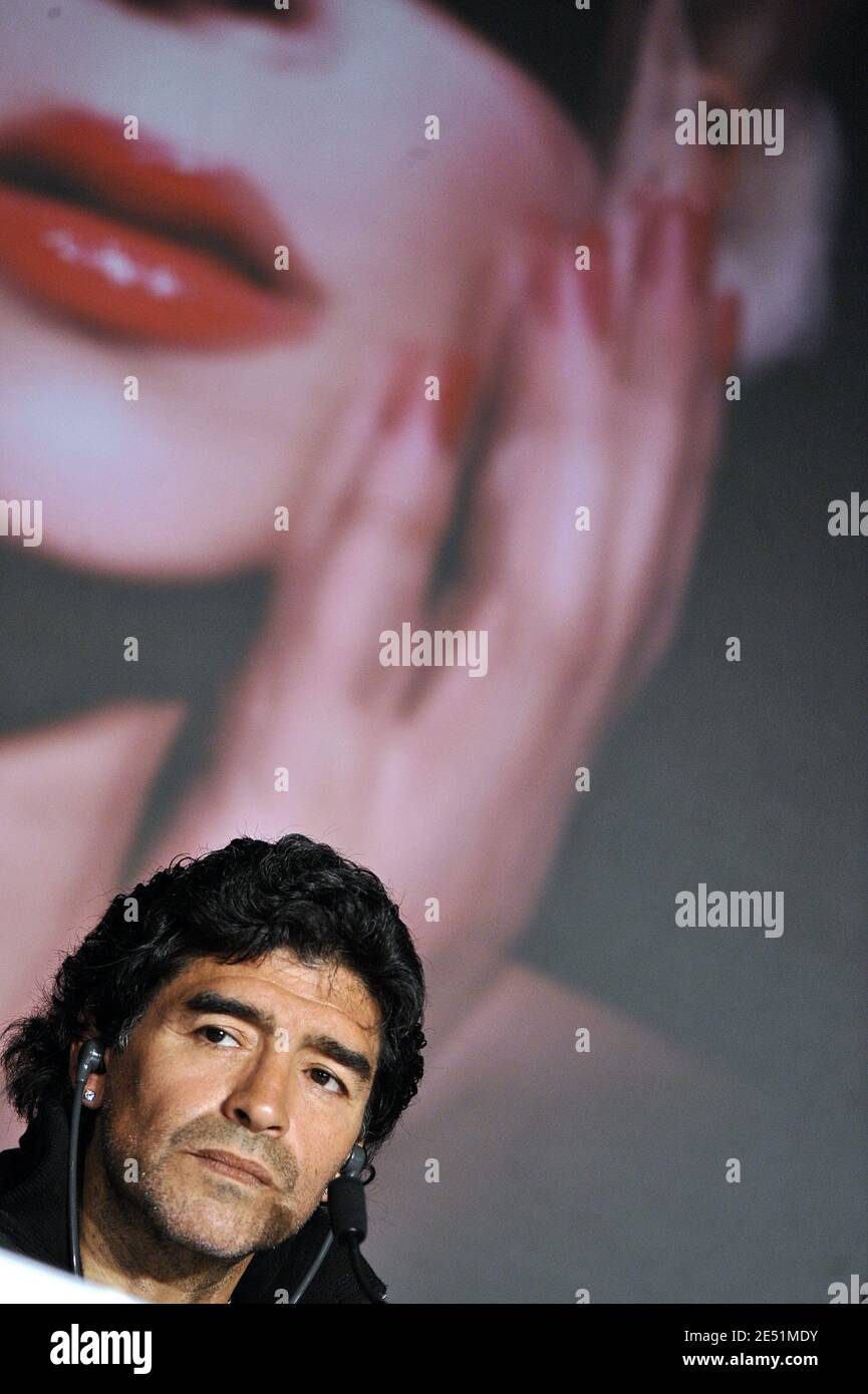 Diego Maradona nimmt an der "Maradona" Pressekonferenz im Palais des Festivals während der 61. Internationalen Filmfestspiele von Cannes am 20. Mai 2008 in Cannes, Frankreich, Teil. Foto von Eric Catarina/Pool/ABACAPRESS.COM Stockfoto