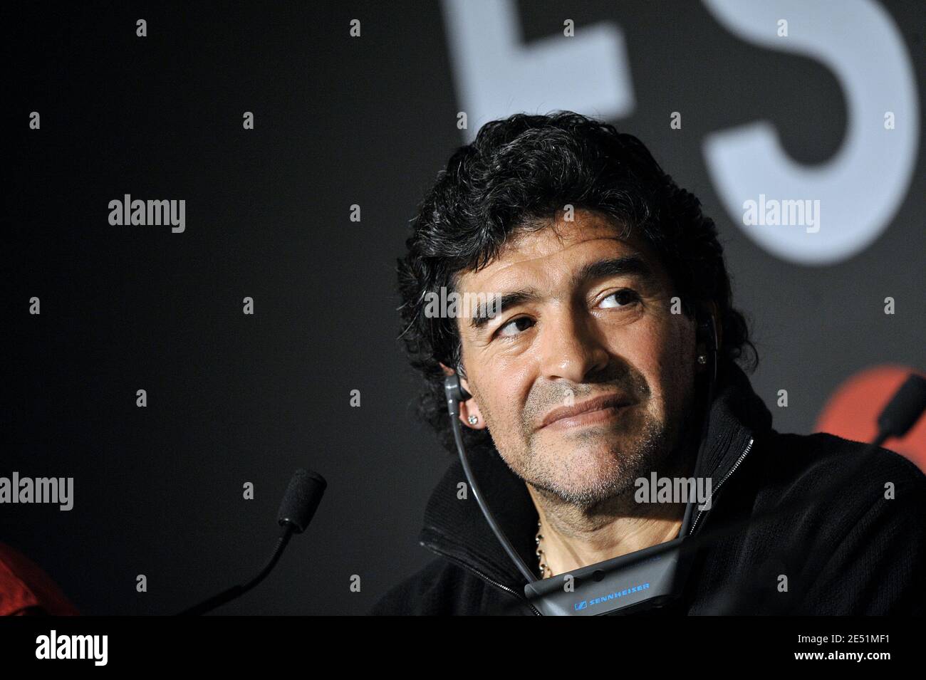 Diego Maradona nimmt an der "Maradona" Pressekonferenz im Palais des Festivals während der 61. Internationalen Filmfestspiele von Cannes am 20. Mai 2008 in Cannes, Frankreich, Teil. Foto von Eric Catarina/Pool/ABACAPRESS.COM Stockfoto