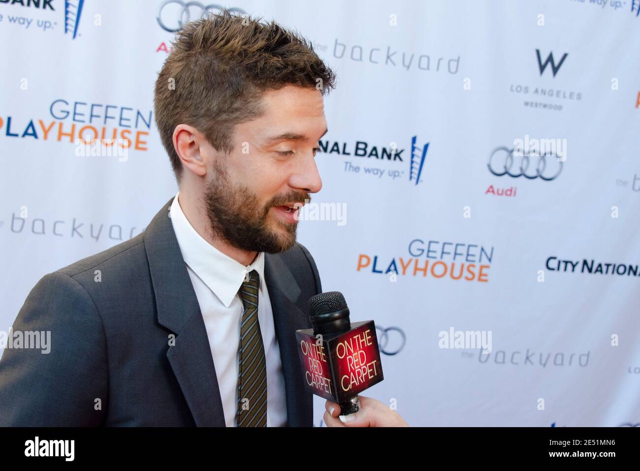 13. Mai 2013, Westwood, Kalifornien, USA: Topher Grace nimmt an Geffen Playhouse's Annual ''Backstage at the Geffen'' Gala Teil. (Bild: © Billy Bennight/ZUMA Wire) Stockfoto