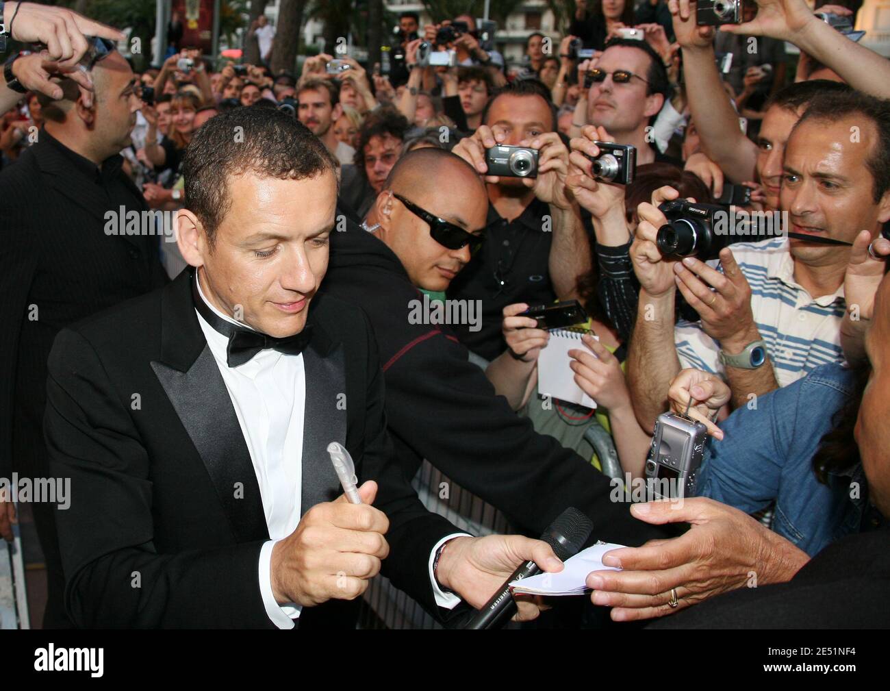Dany Boon während der Ausstrahlung der Fernsehsendung "Le Grand Journal" auf Canal Plus am Strand von Martinez während der 61. Filmfestspiele von Cannes in Cannes, Frankreich am 21. Mai 2008. Foto von Denis Guignebourg/ABACAPRESS.COM Stockfoto