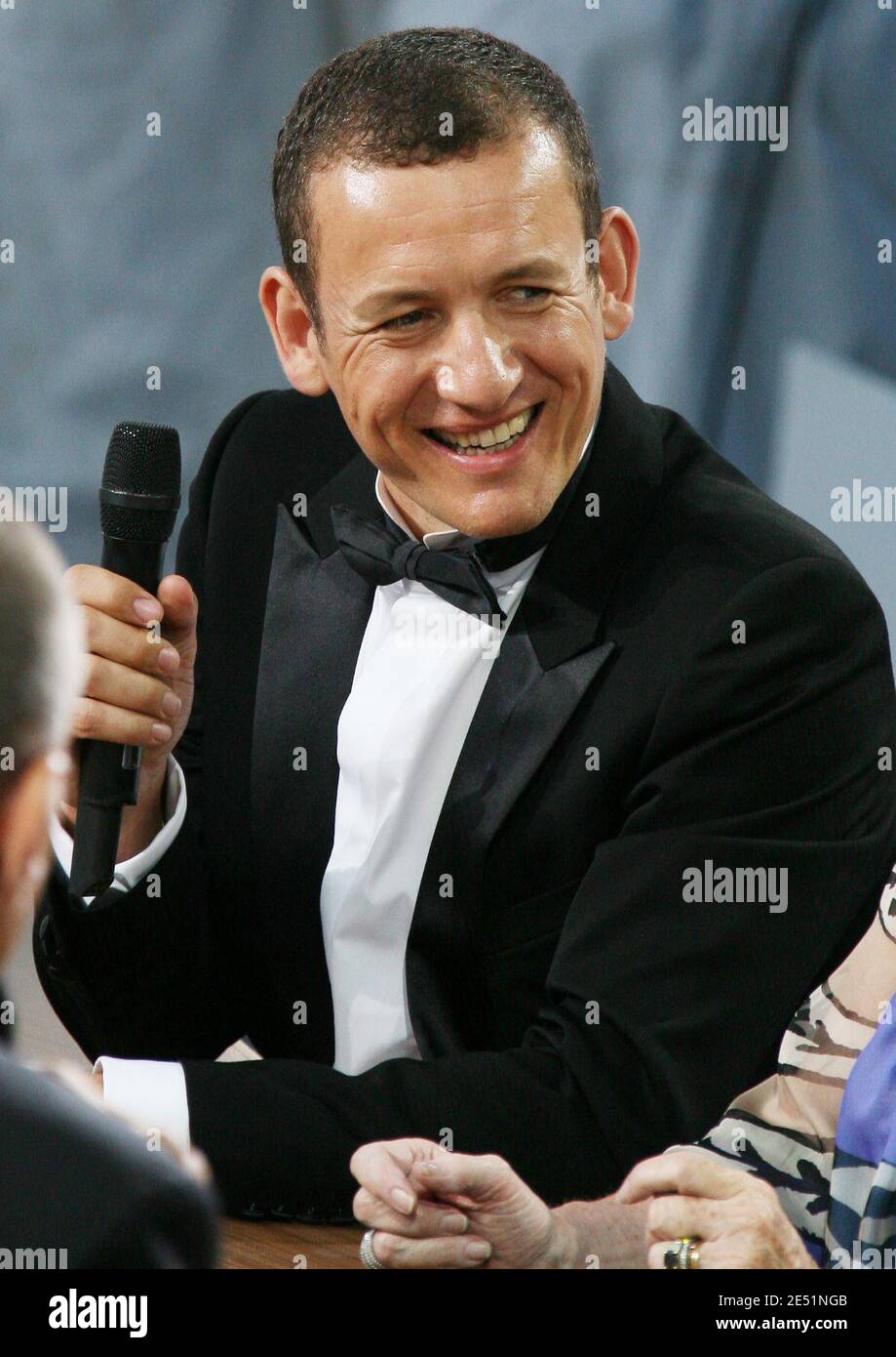 Dany Boon während der Ausstrahlung der Fernsehsendung "Le Grand Journal" auf Canal Plus am Strand von Martinez während der 61. Filmfestspiele von Cannes in Cannes, Frankreich am 21. Mai 2008. Foto von Denis Guignebourg/ABACAPRESS.COM Stockfoto