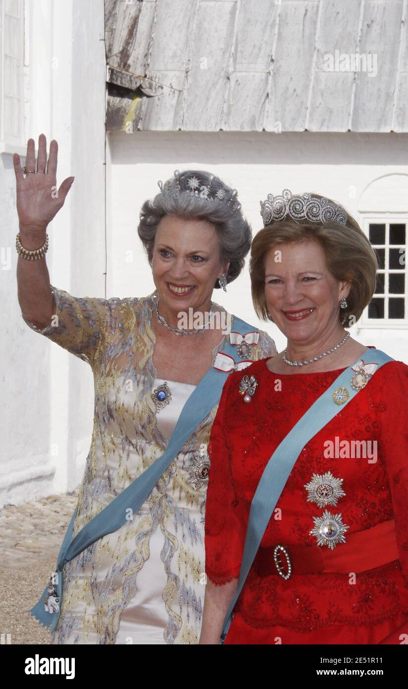 Prinzessin Benedikte und ehemalige Königin von Griechenland Anne-Marie besuchen die Hochzeit zwischen Prinz Joachim von Dänemark und Marie Cavallier in der Kirche Mogeltunder, Südjütland, Dänemark am 24. Mai 2008. Dies ist eine Wiederhochzeit für Prinz Joachim (jüngerer Sohn von Königin Margrethe II. Und Prinz Henri de Montpezat), 39, der Alexandra Manley am 18. November 1995 heiratete und sich am 8. April 2005 scheiden ließ. Prinzessin Marie Cavallier, 32, ist französische Staatsbürgerin und gehört der römisch-katholischen Kirche an. Foto von Patrick Bernard/ABACAPRESS.COM Stockfoto