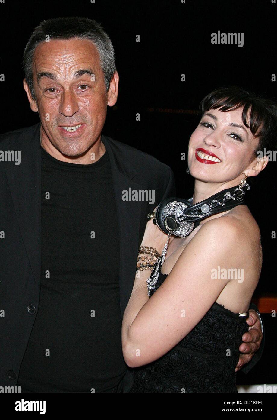 Thierry und seine Frau Beatrice Ardisson nehmen an der "Elle Dior Party" Teil, die am 23. Mai 2008 im Eden Roc Hotel während der 61. Filmfestspiele von Cannes in Cannes, Frankreich, stattfand. Foto von Denis Guignebourg/ABACAPRESS.COM Stockfoto