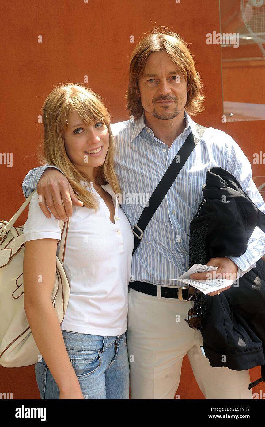 Daniel Bravo und seine Tochter kommen am 1. Juni 2008 im VIP-Bereich 'Le Village' während der French Tennis Open 2008 im Roland Garros Stadion in Paris an. Foto von Giancarlo Gorassini/ABACAPRESS.COM Stockfoto