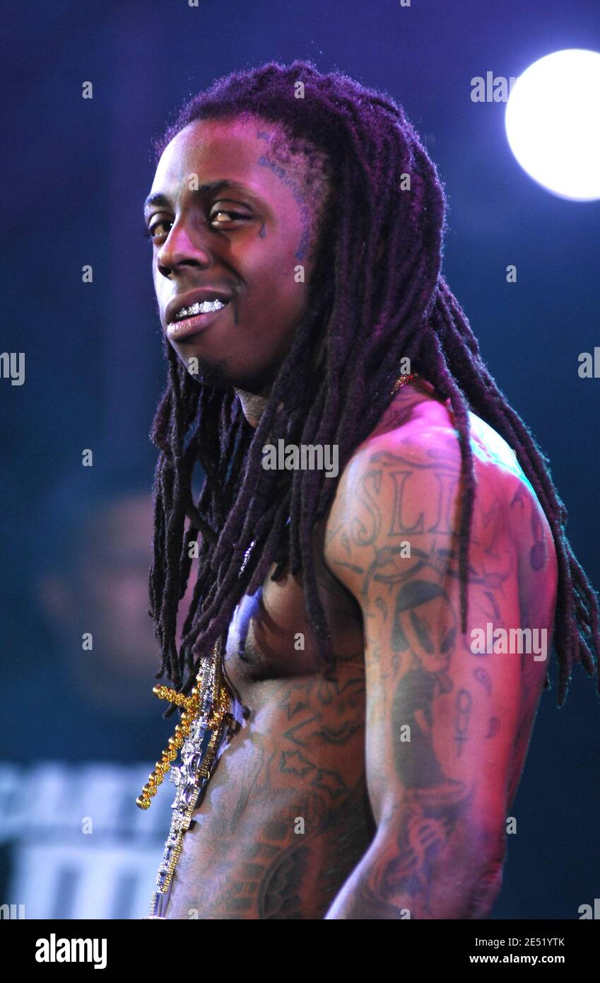 Sänger Lil Wayne tritt am 1. Juni 2008 beim Hot 97's Summer Jam 2008 im Giants Stadium in East Rutherford, NJ, USA, auf. Foto von Gregorio Binuya/ABACAPRESS.COM Stockfoto