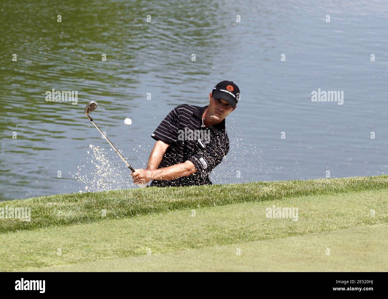 Mike Weir trifft am 1. Juni 2008 in der letzten Runde des Memorial Tournaments im Muirfield Village Golf Club in Dublin, OH, USA, aus dem Bunker auf das zwölfte Loch. Foto von Scott Terna/Cal Sport Media/Cameleon/ABACAPRESS.COM Stockfoto