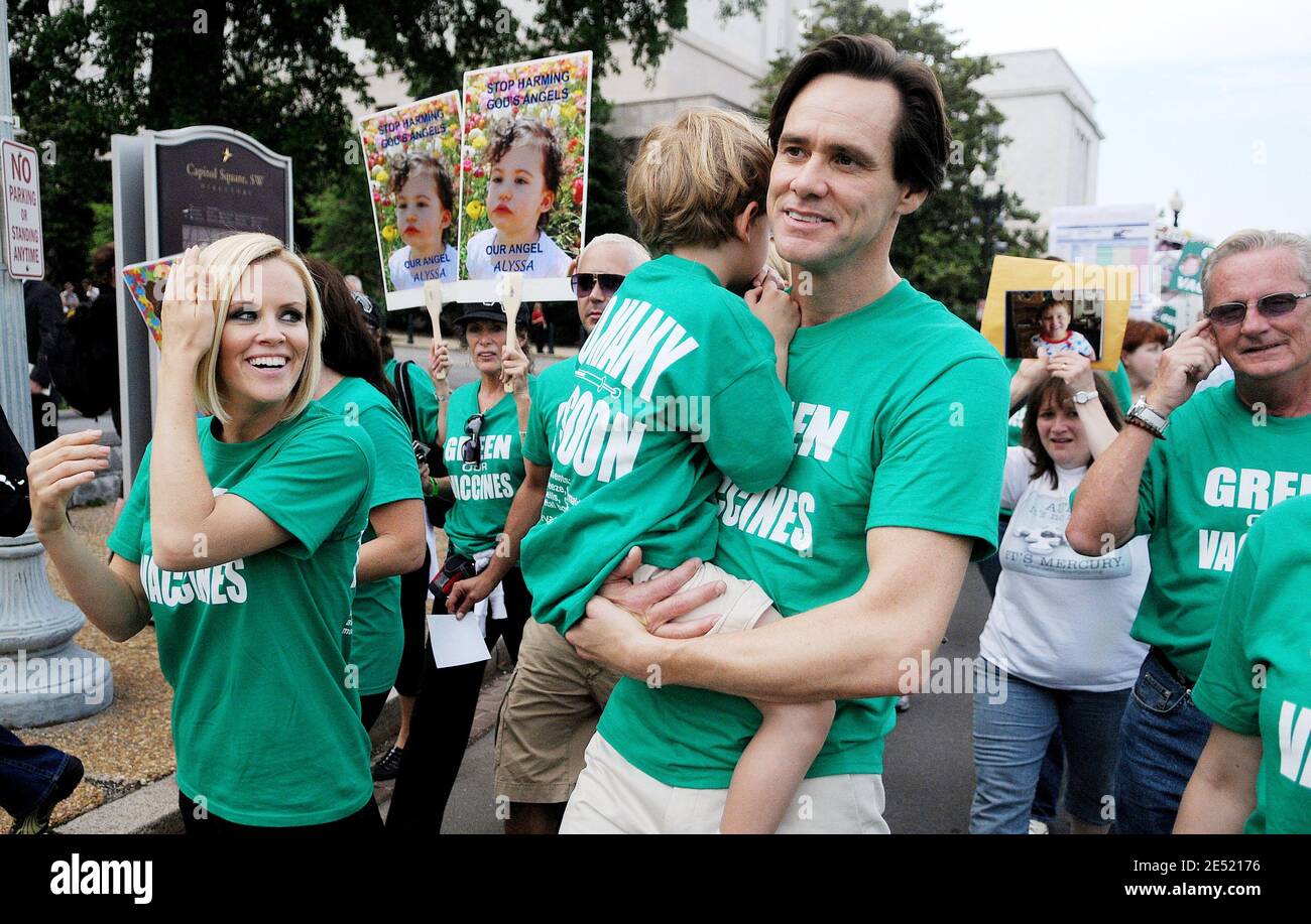 Jenny McCarthy, ihr Sohn und Jim Carrey führen die Green Unsere Impfstoffe märz auf Capitol Hill 4. Juni 2008 in Washington DC. Foto von Olivier Douliery /ABACAPRESS.COM Stockfoto