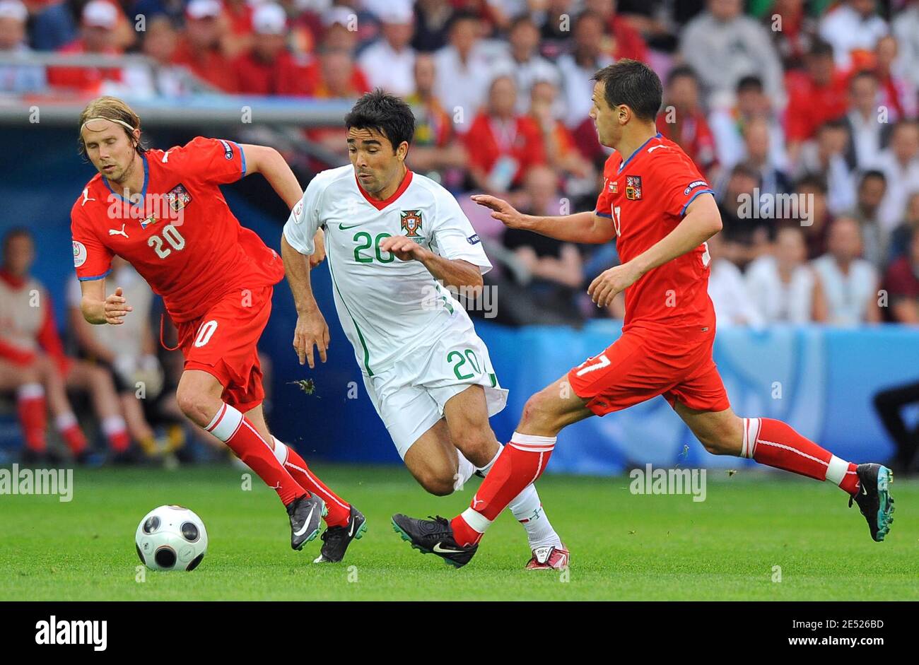 Portugals Deko während des Fußballspieles der UEFA-Europameisterschaft 2008, Gruppe A, Portugal gegen Tschechien im Stade de Geneve in Genf, Schweiz, am 11. Juni 2008. Portugal gewann 3:1. Foto von Steeve McMay/Cameleon/ABACAPRESS.COM Stockfoto