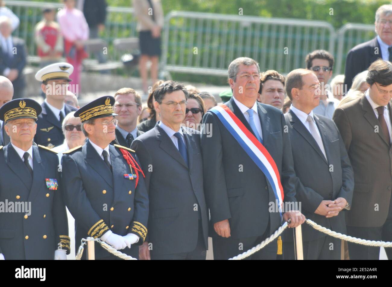 Pierre Mutz, Michel Gaudin, Patrick Devedjian, Patrick Balkany und Patrick Ollier während der Zeremonie anlässlich des 68. Jahrestages des "Appells vom 18. Juni" am Mont-Valerien in Suresnes, bei Paris, Frankreich am 18. Juni 2008. Die gedenkfeiern fanden statt, wo die deutschen Behörden am 15. Dezember 1941 mehr als 70 Menschen in Mont-Valerien hingerichtet haben, als Reaktion auf einen französischen Angriff auf einen deutschen Offizier. Foto von Ammar Abd Rabbo/ABACAPRESS.COM Stockfoto