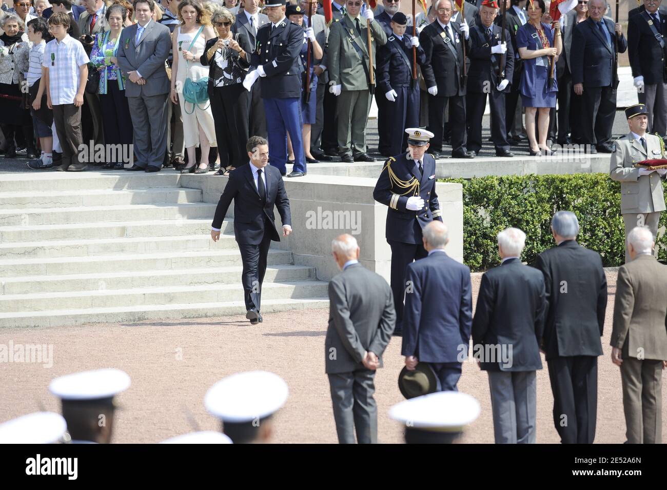 Der französische Präsident Nicolas Sarkozy anlässlich der Zeremonie anlässlich des 68. Jahrestages des "Appells vom 18. Juni" am 18. Juni 2008 auf dem Mont-Valerien in Suresnes bei Paris. Die gedenkfeiern fanden statt, wo die deutschen Behörden am 15. Dezember 1941 mehr als 70 Menschen in Mont-Valerien hingerichtet haben, als Reaktion auf einen französischen Angriff auf einen deutschen Offizier. Foto von Mousse/ABACAPRESS.COM Stockfoto