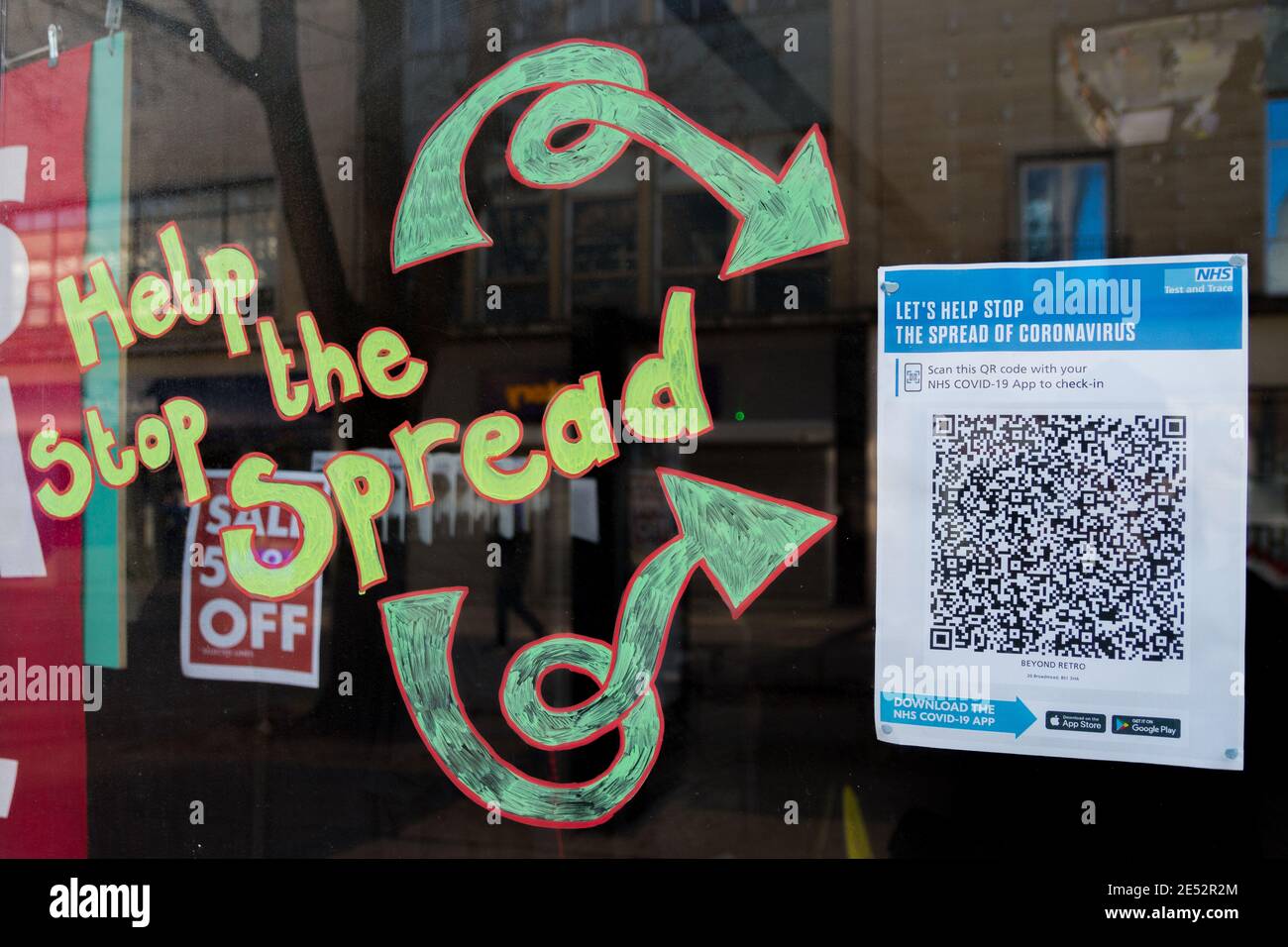 Covid 19 Coronavirus QR-Code-Fenster-Anzeige Stockfoto