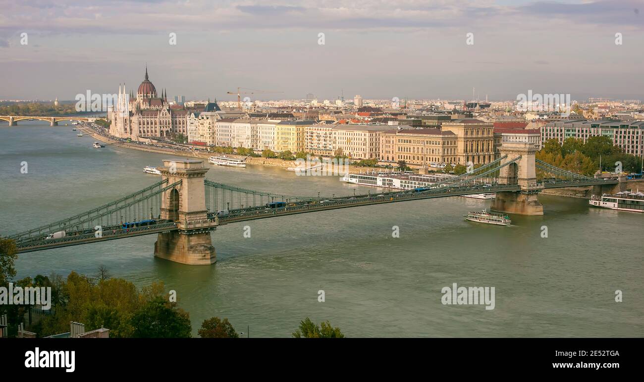 Szechenyi Kettenbrücke und Margaretenbrücke an der Donau, Budapest, Ungarn Stockfoto