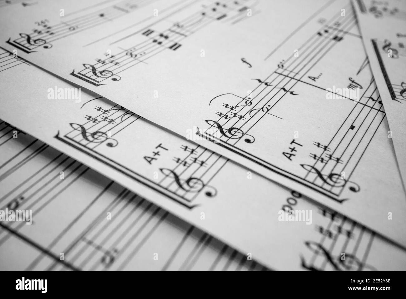 Notenblätter. Stillleben. Notation. Treble-Schlüssel. Musik für Menschen und Lernen. Kunstvermittlung. Stockfoto