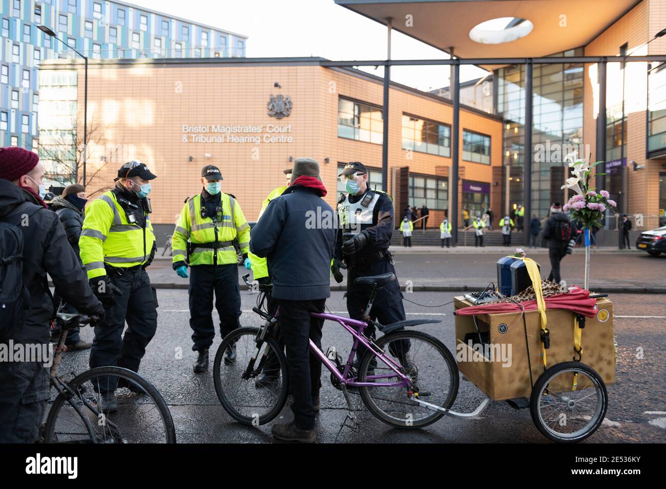 Bristol, Großbritannien. Januar 2021. Vier Personen, die nach dem Sturz einer Statue des Sklavenhändlers Edward Colston des kriminellen Schadens angeklagt wurden Stockfoto