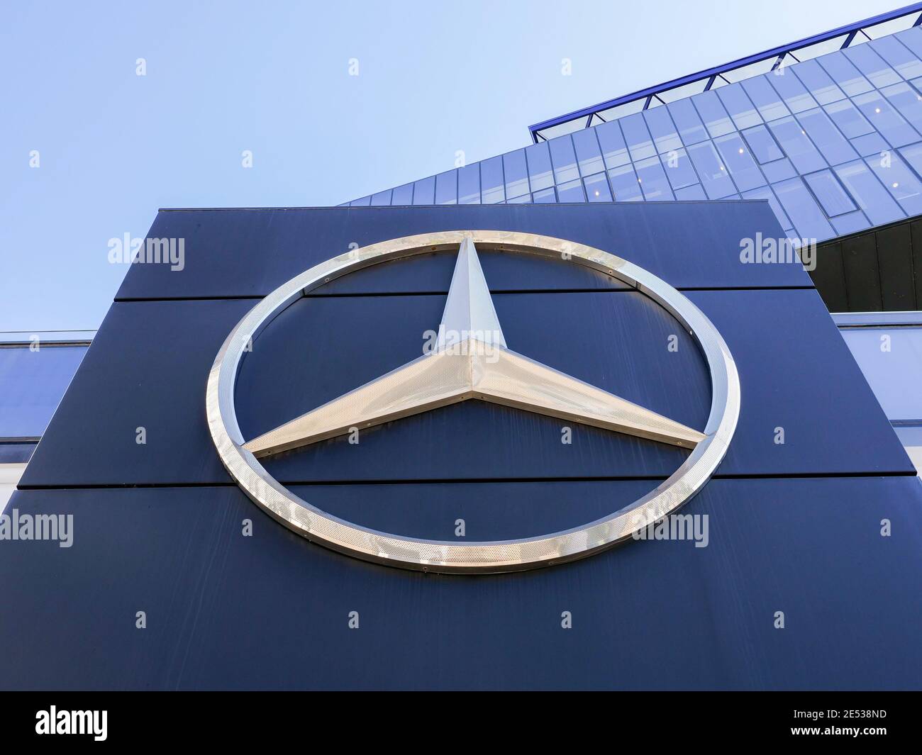 Mercedes Benz Zeichen Stockfotos Und Bilder Kaufen Alamy