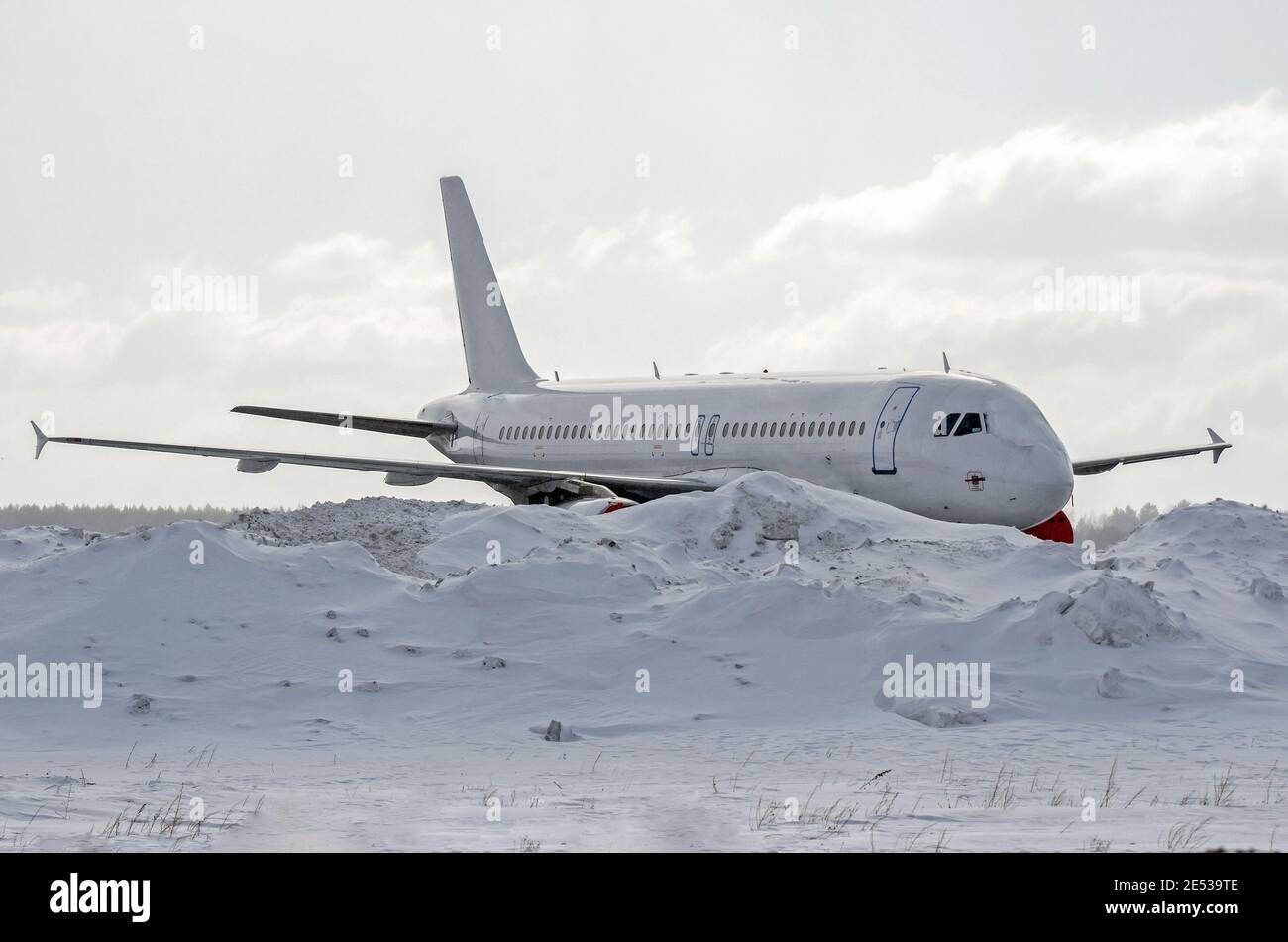 Flugzeuge von Schnee bedeckt nach einem Schneesturm Stockfoto