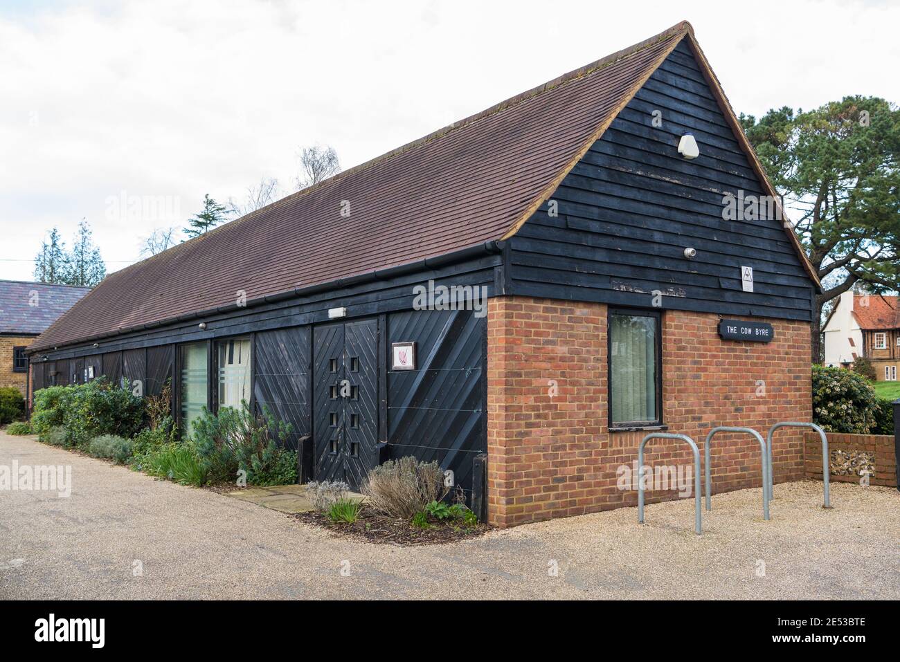 Die Cow Byre Galerie im Manor Farm Heritage Centre, Ruislip, Middlesex, England, Großbritannien Stockfoto