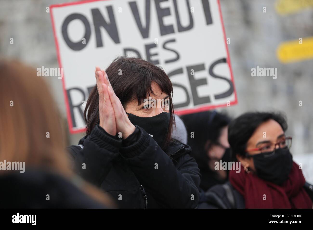 Ecolo's Veronica Cremasco während einer Protestaktion von Mitarbeitern des bankrotten Einzelhändlers Mega World, Dienstag, 26. Januar 2021, vor der Wallonie Stockfoto